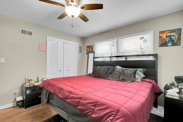 bedroom with hardwood / wood-style floors, a closet, and ceiling fan