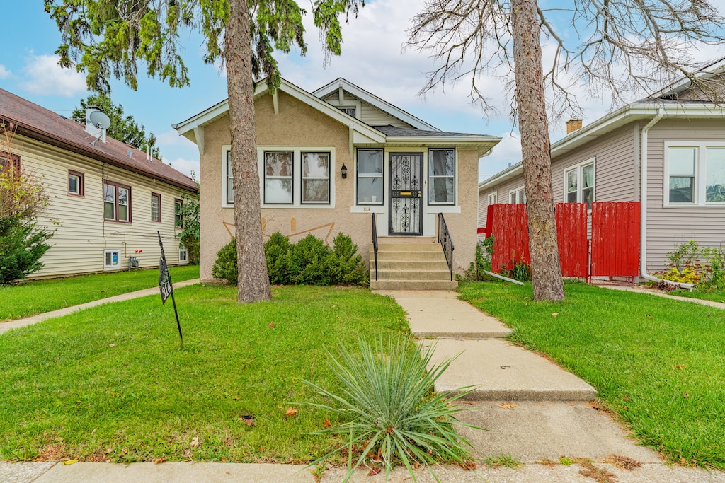 bungalow-style home featuring a front yard