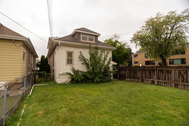 back of house featuring a lawn