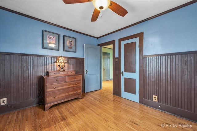 bedroom featuring crown molding, ceiling fan, and light wood-type flooring