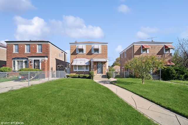 view of front of house featuring a front lawn