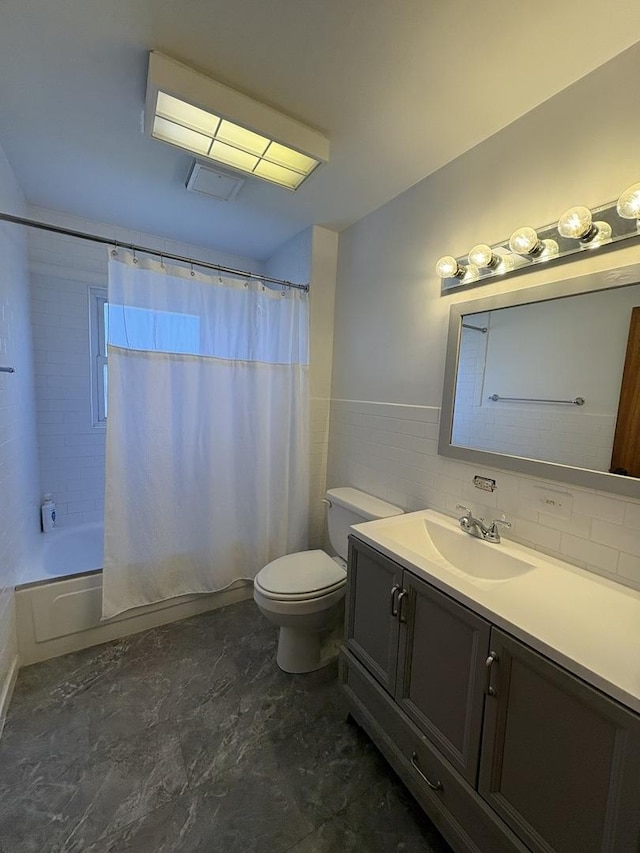 full bathroom with shower / bath combo with shower curtain, vanity, toilet, and tile walls