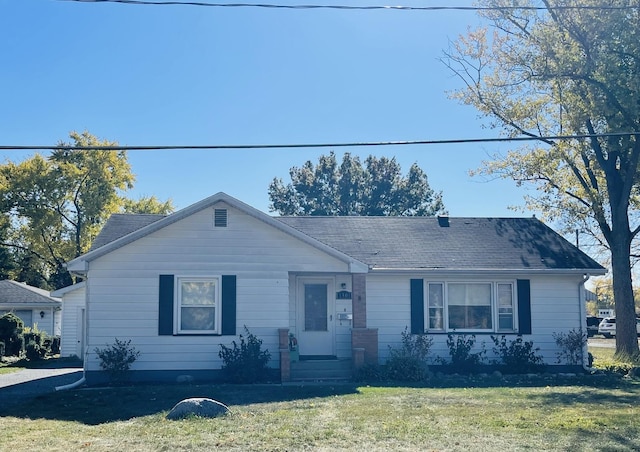 view of front of home with a front lawn