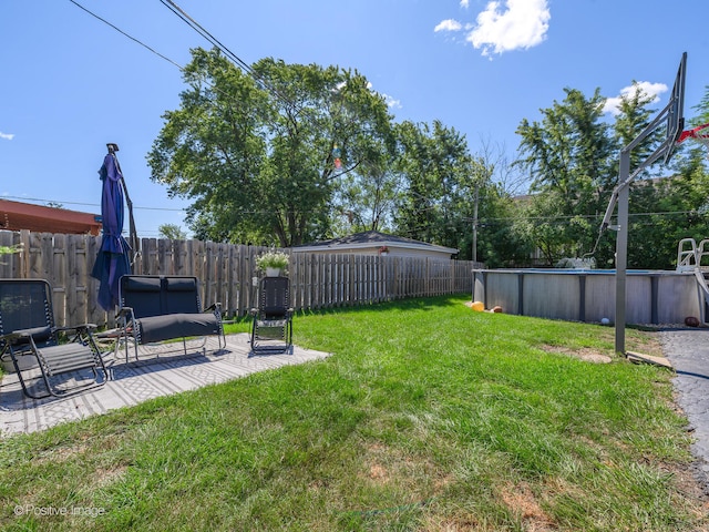 view of yard featuring a patio area