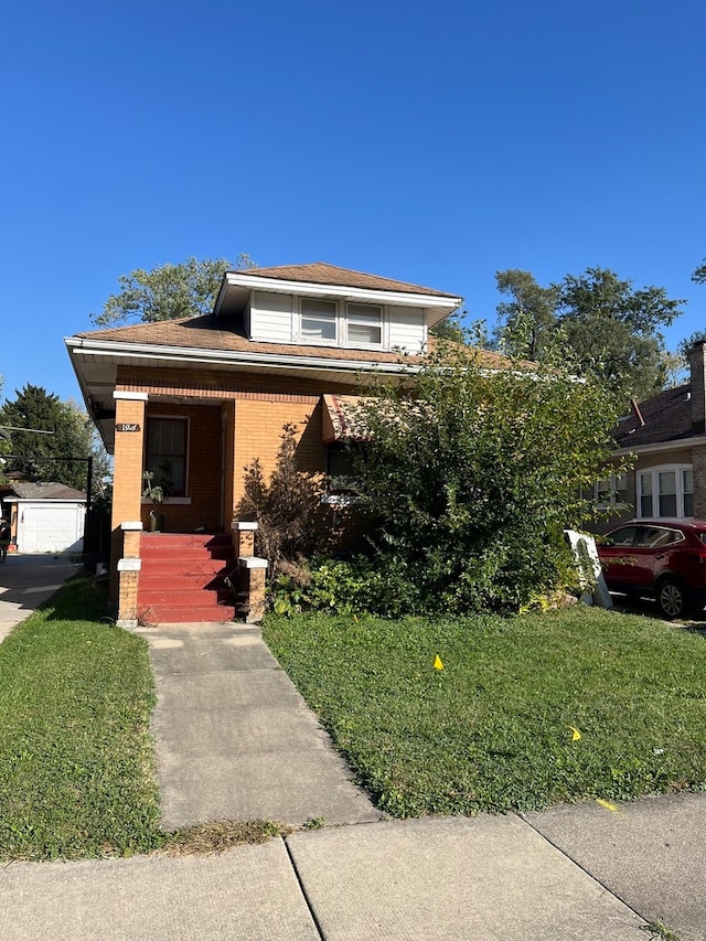 view of front facade featuring a front yard