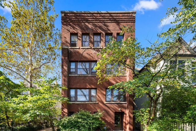 view of front facade featuring brick siding