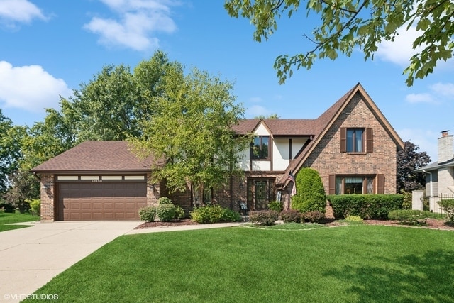 view of front facade with a front yard and a garage