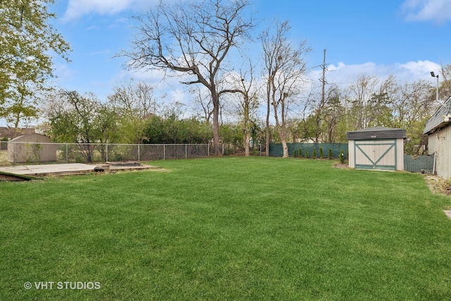 view of yard with a storage unit