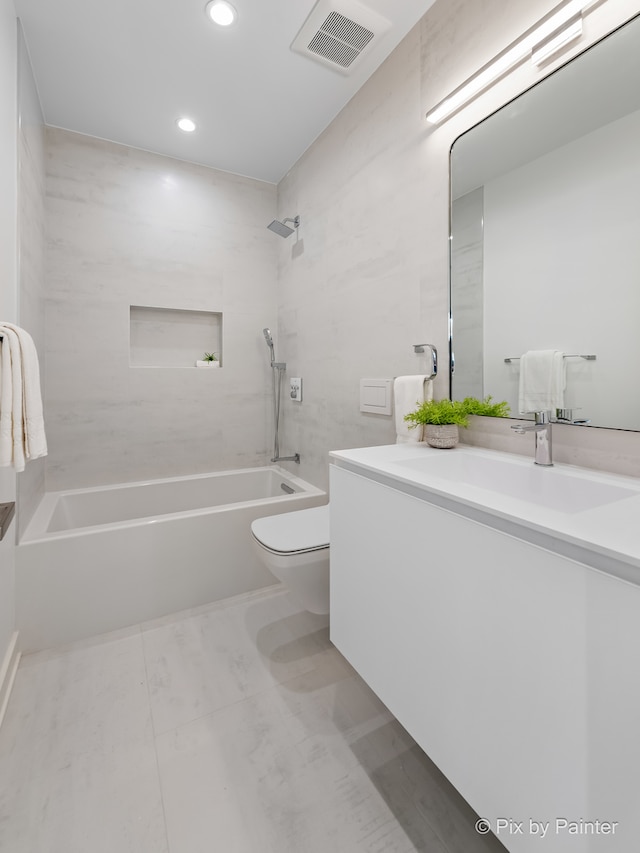 full bathroom with vanity, toilet, and tiled shower / bath