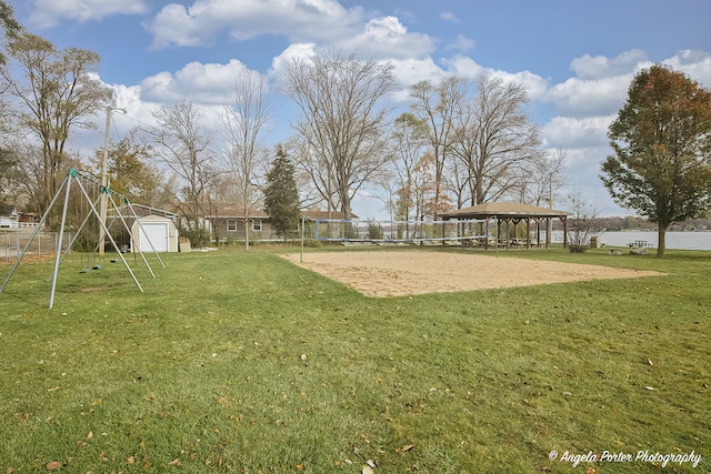 view of yard featuring a water view