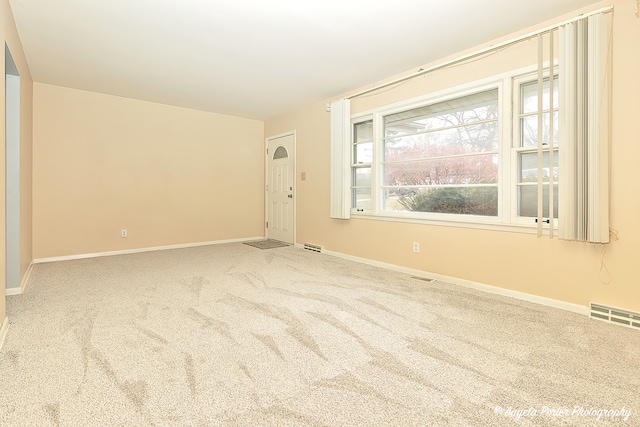 unfurnished room with carpet