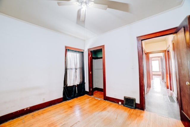 unfurnished room with wood-type flooring, ceiling fan, and crown molding