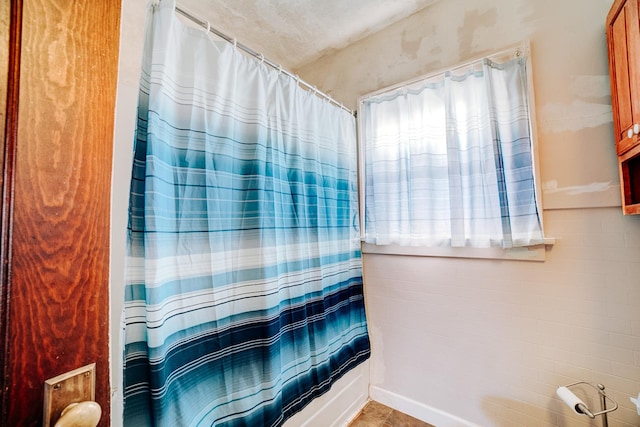 bathroom featuring shower / bath combo with shower curtain