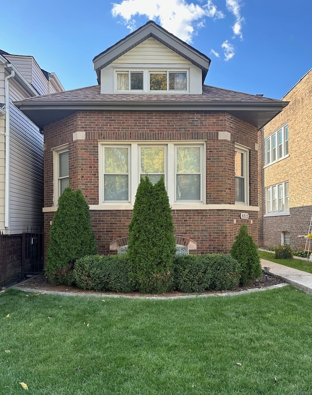 view of front of home with a front lawn