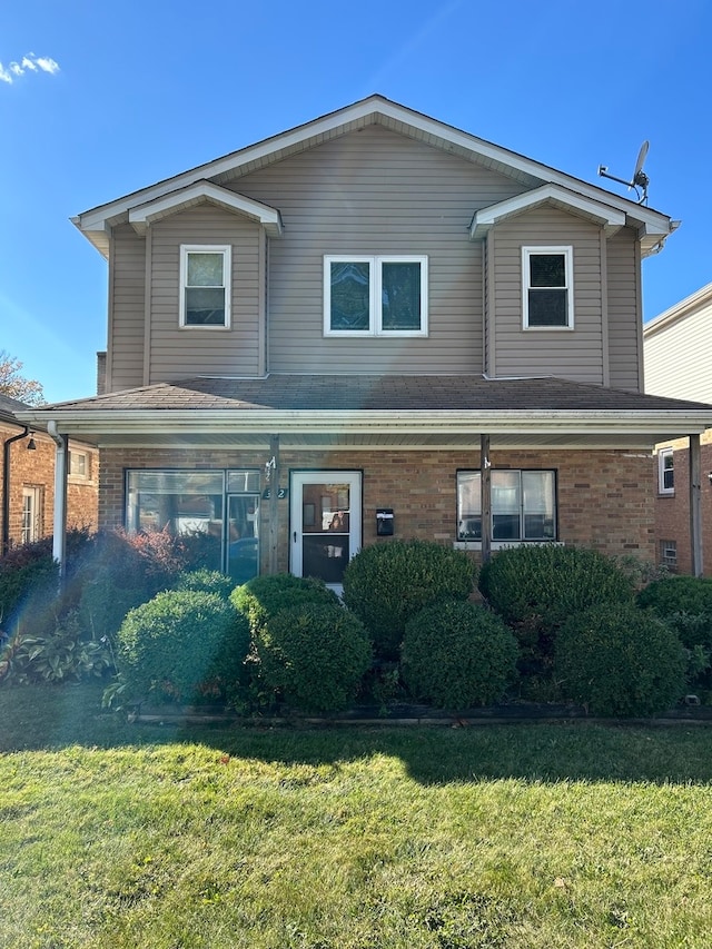 view of front of house featuring a front lawn