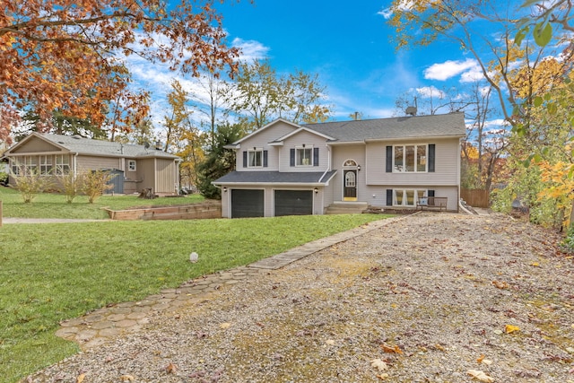 view of front of property featuring a front yard and a garage