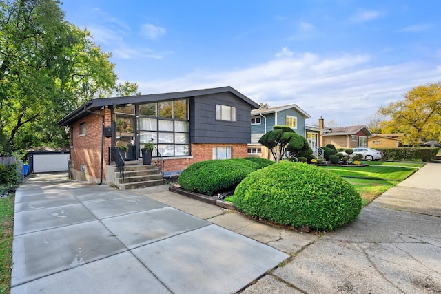 view of front of property featuring an outdoor structure and a garage