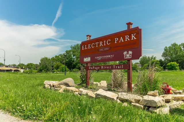 view of community / neighborhood sign