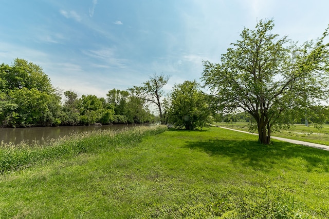 view of yard featuring a water view