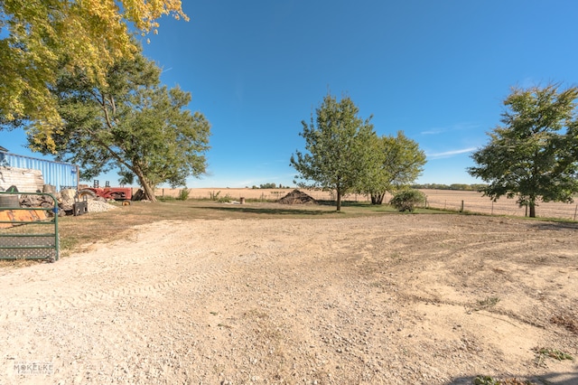 view of yard featuring a rural view