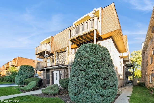 exterior space featuring a balcony