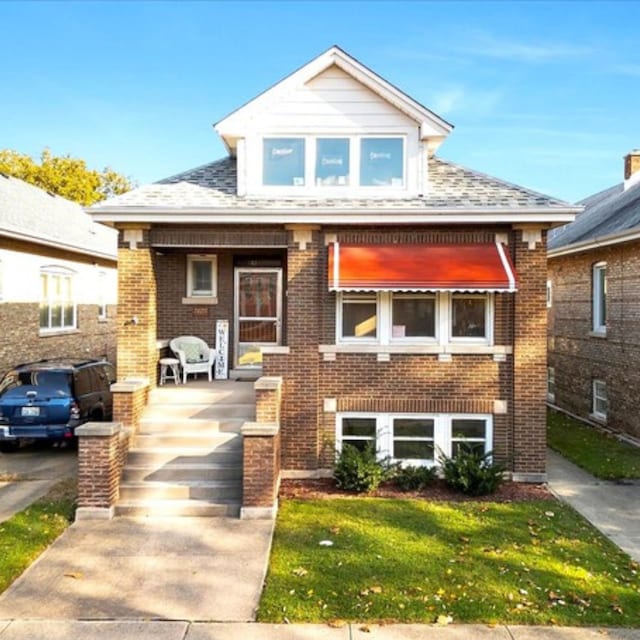 view of front of house featuring a front yard