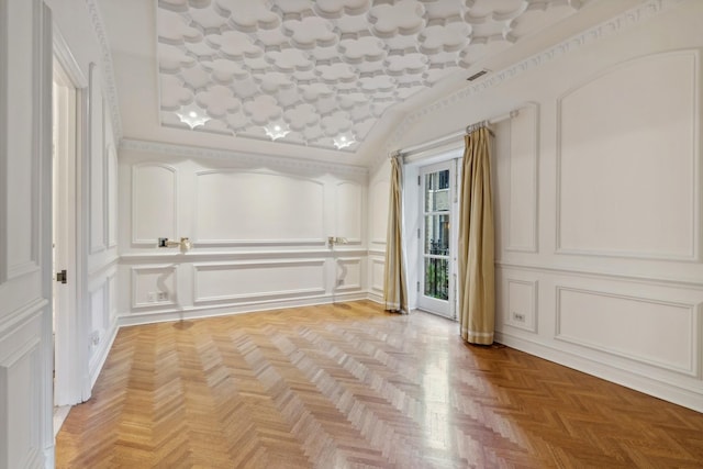 1355 N Astor St, Chicago, IL 60610 - empty room featuring a decorative wall