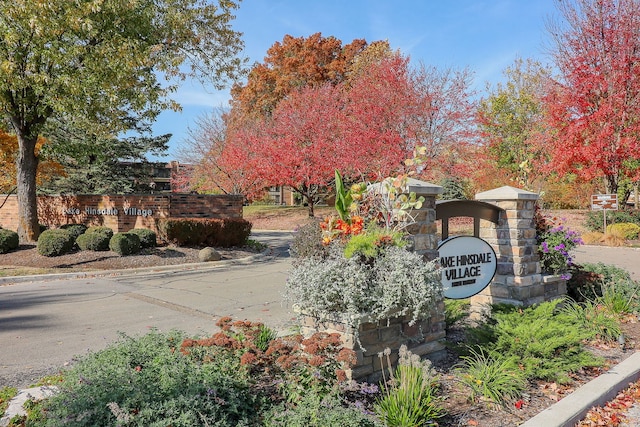 view of community / neighborhood sign