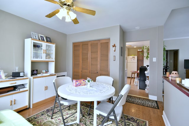 dining room featuring light hardwood / wood-style floors and ceiling fan