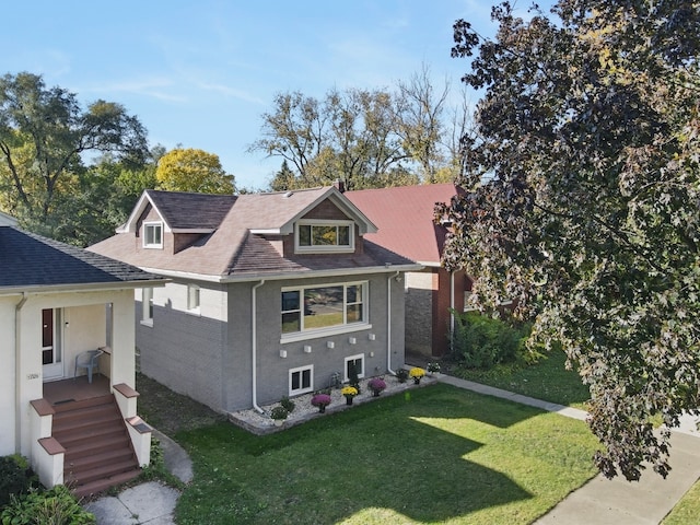 view of front of home with a front lawn