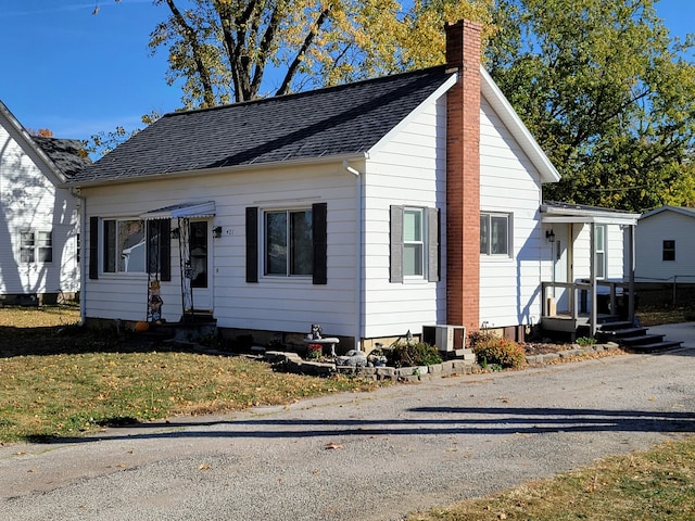 bungalow featuring central AC and a front yard