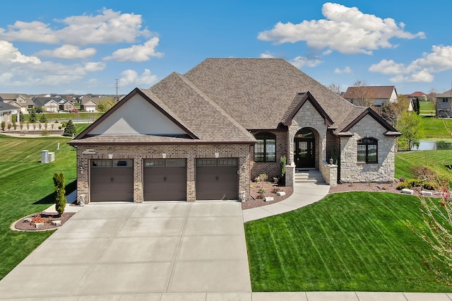 view of front of property featuring a front lawn and a garage