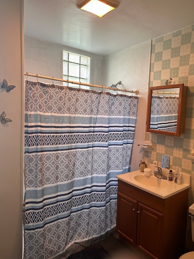 bathroom with vanity, curtained shower, and toilet