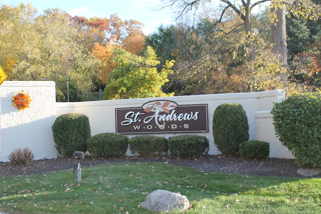 community / neighborhood sign with a yard