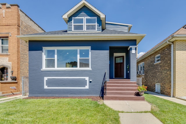 view of front facade featuring a front yard