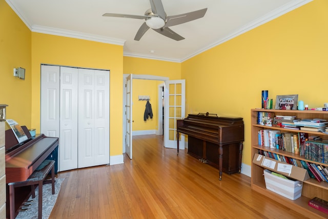 miscellaneous room featuring crown molding, light wood-type flooring, and ceiling fan