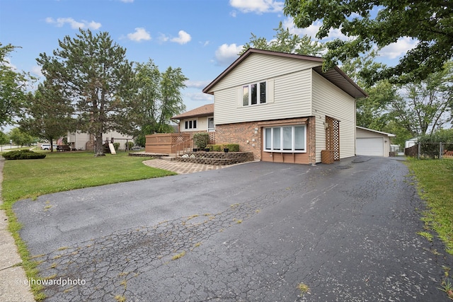 view of front of property featuring a front yard and a garage