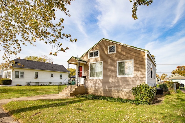 view of front of house with a front lawn