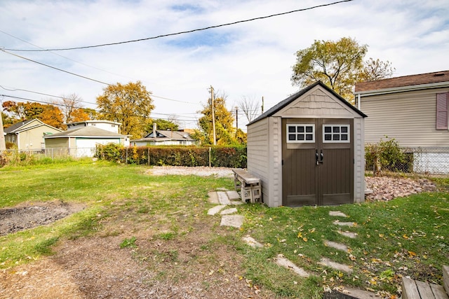 view of yard with a storage unit