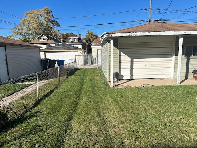 view of yard with a garage and an outdoor structure