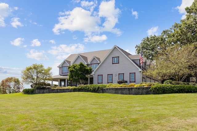 view of front facade featuring a front yard