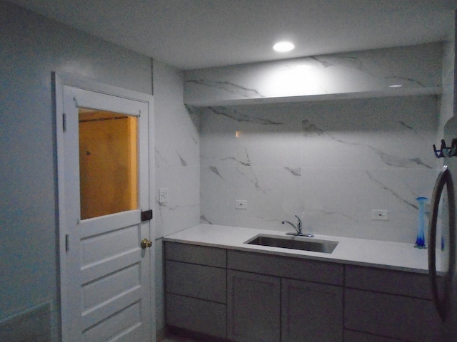 8252 N Octavia Ave, Niles, IL 60714 - laundry area featuring a sink