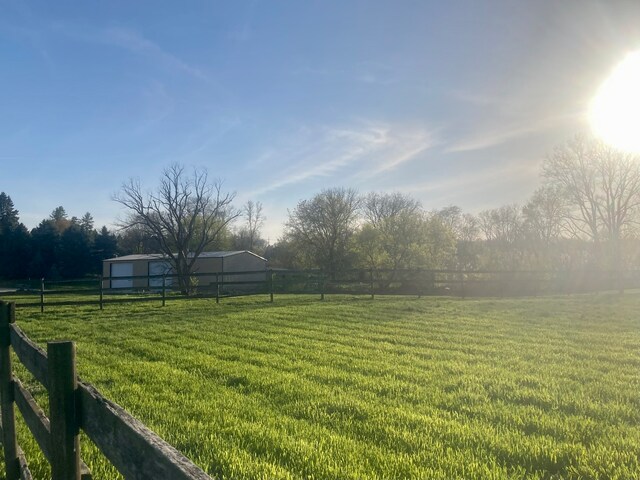 view of yard featuring a rural view