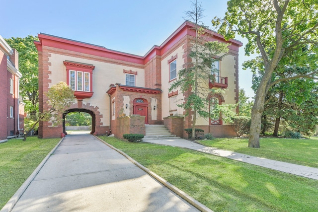 view of front facade with a front yard