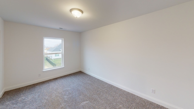 unfurnished room with carpet