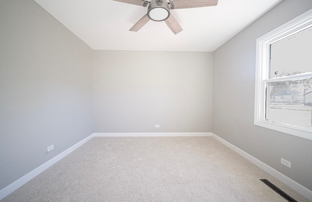 carpeted empty room featuring ceiling fan