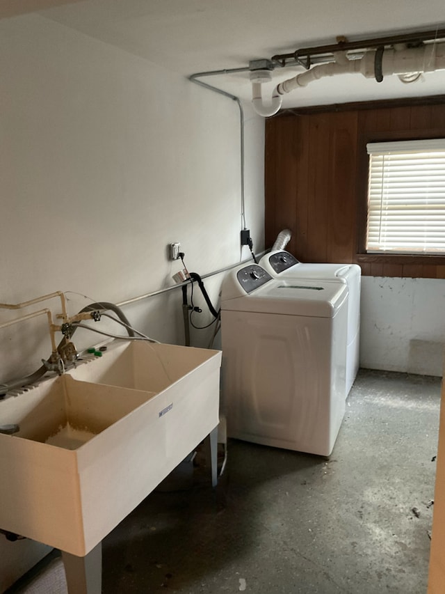 laundry room featuring sink and washing machine and dryer