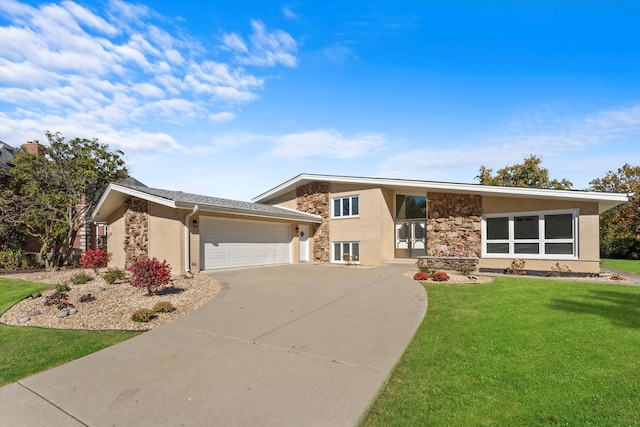 view of front facade featuring a front yard and a garage