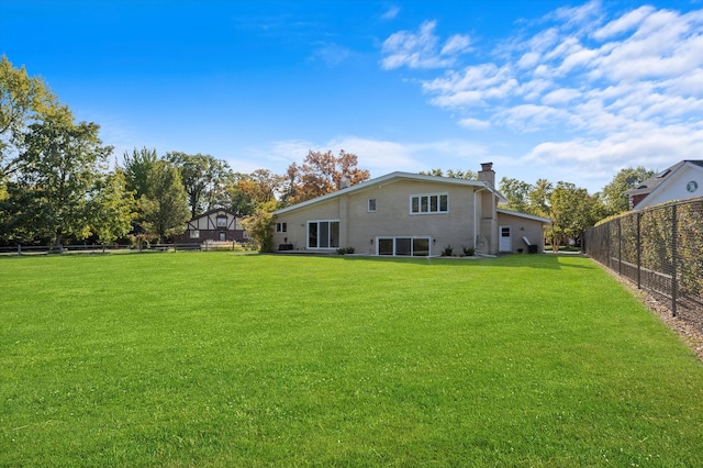 back of house featuring a lawn