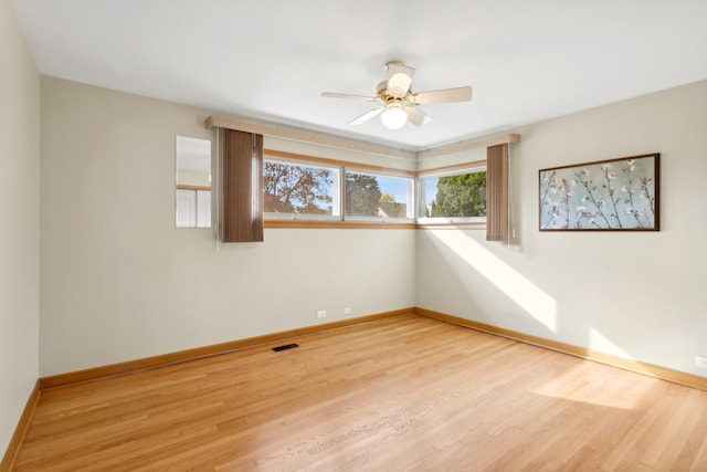 empty room featuring light hardwood / wood-style floors and ceiling fan